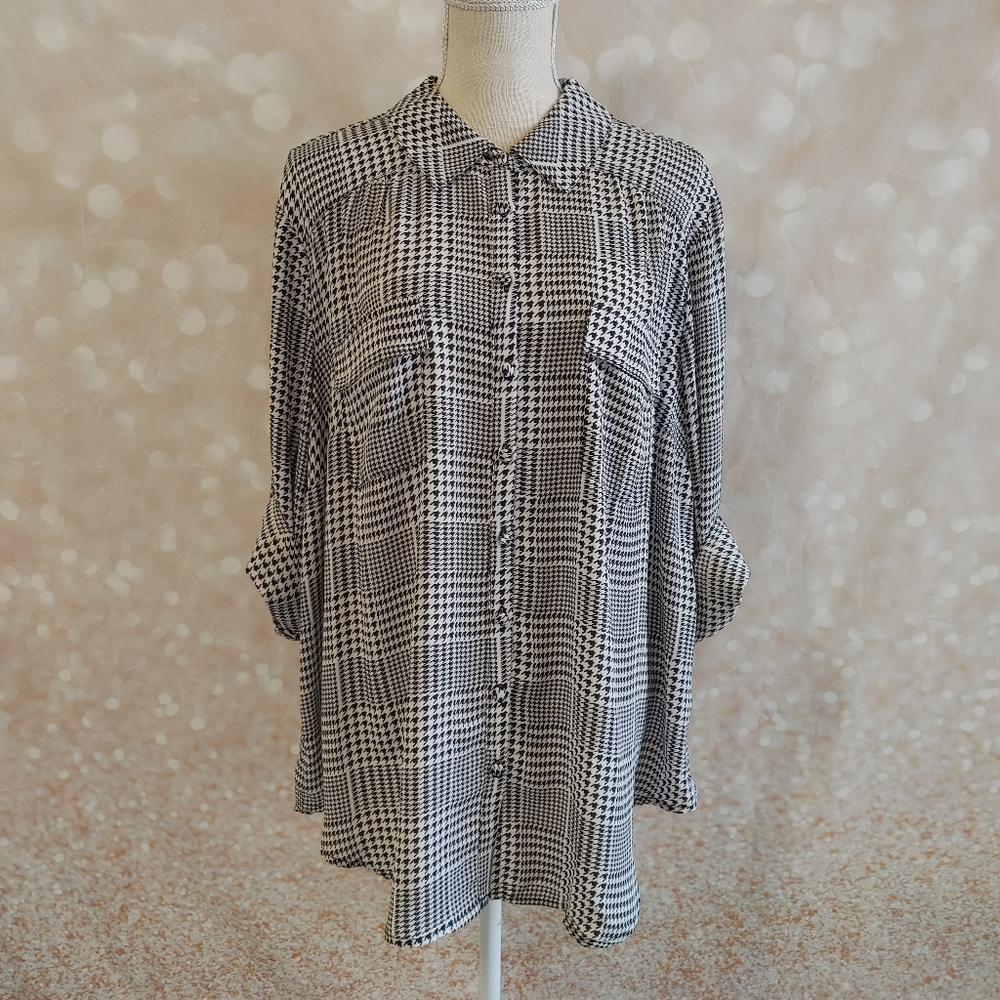 Torrid (2) Black and White Gingham Print Top